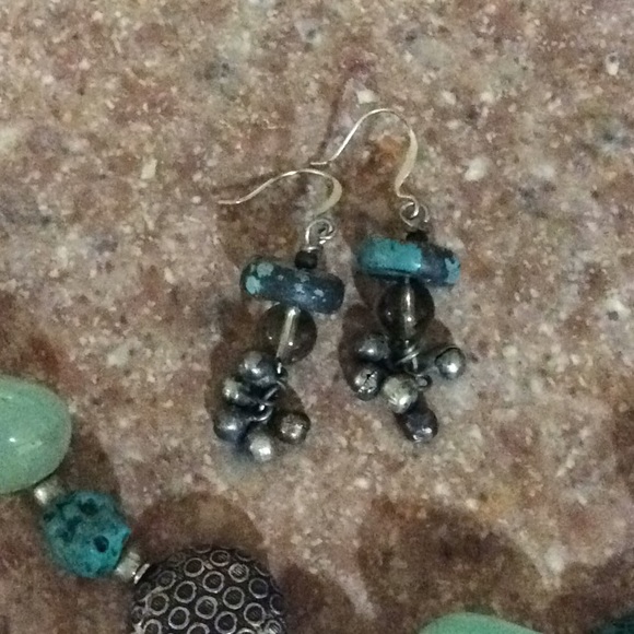 Beautiful Statement Necklace w/ Matching Earrings - Picture 7 of 9